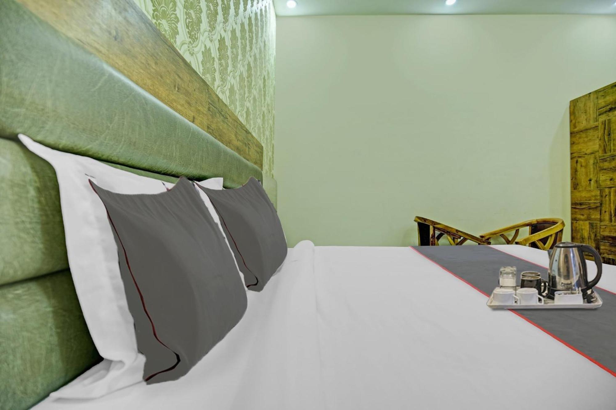 Collection O Rd Hotel Zirakpur Exterior photo
