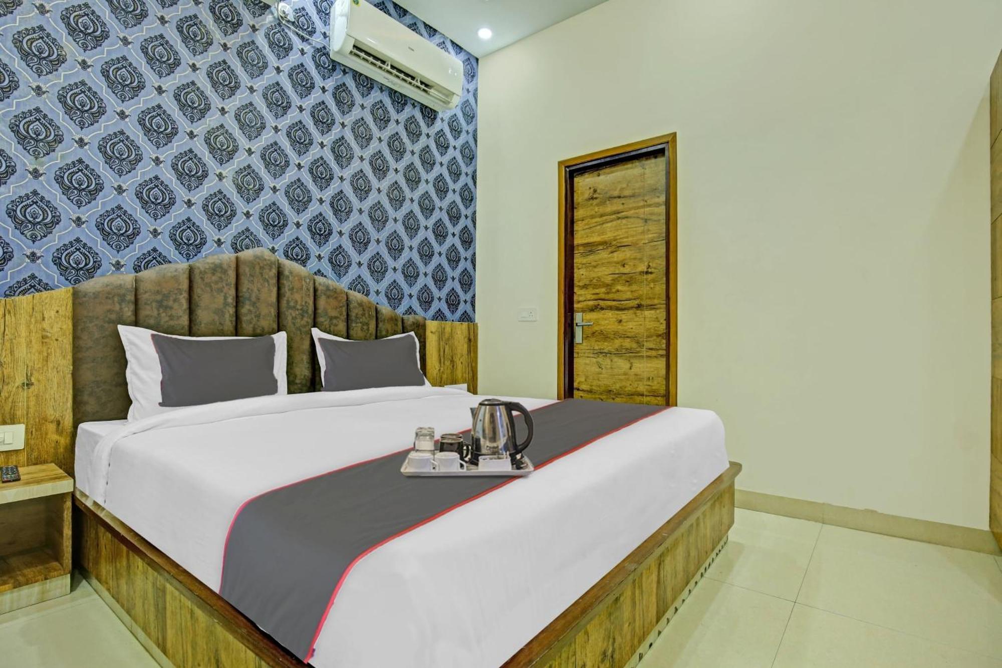 Collection O Rd Hotel Zirakpur Exterior photo